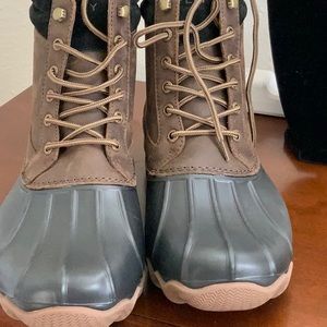 NWT SPERRY boots